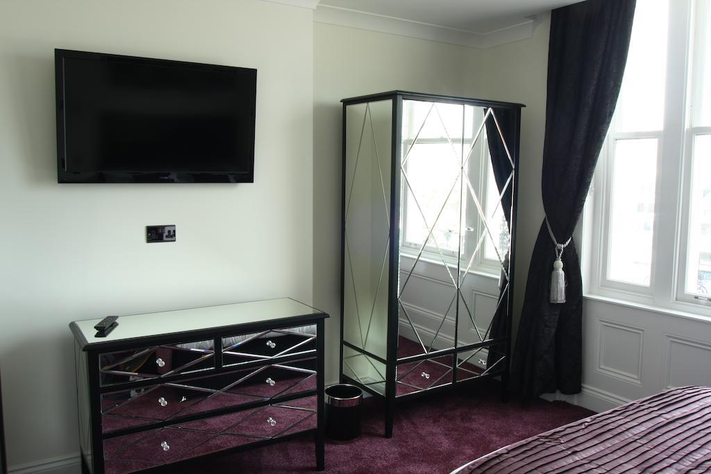 The Ship Leopard Hotel - No Children (Adults Only) Portsmouth Room photo